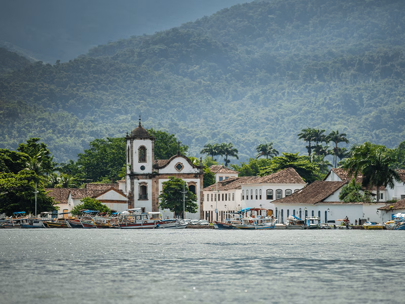 Lancha-compartilhada-em-Paraty-4-800x600