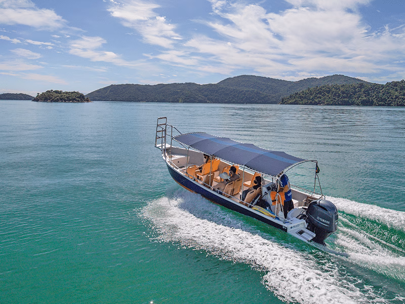 Lancha-compartilhada-em-Paraty-5-800x600