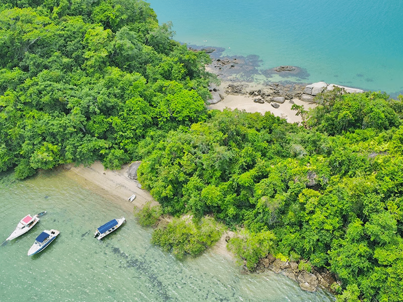 passeio-de-lancha-compartilhada-baia-de-paraty-11-800x600